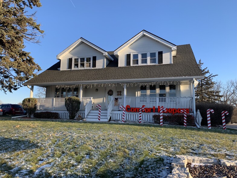 8505 W Forest Home Ave, Greenfield, WI for sale - Building Photo - Image 1 of 4