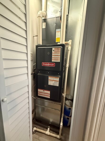 2213 W 23rd Pl, Chicago, IL for sale - Building Photo - Image 2 of 7