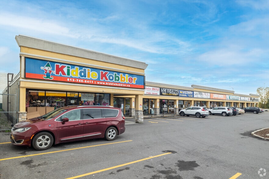 1171-1195 St Laurent Blvd, Ottawa, ON for lease - Primary Photo - Image 1 of 3