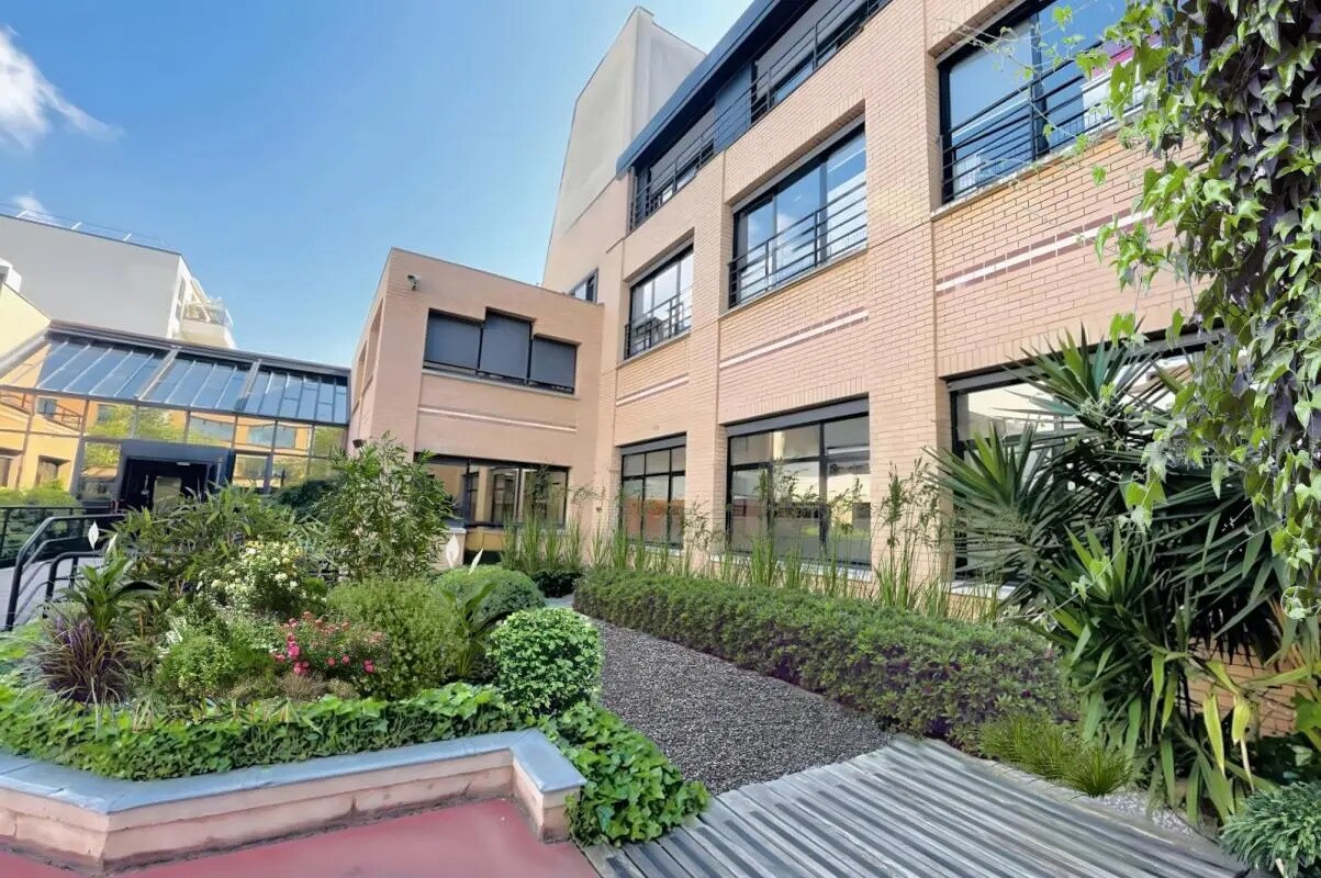 Office in Suresnes for sale Building Photo- Image 1 of 12