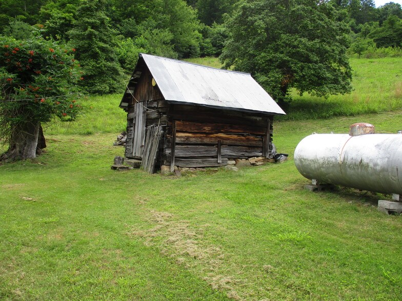 901 Williams Camp Run Rd, Hacker Valley, WV 26222