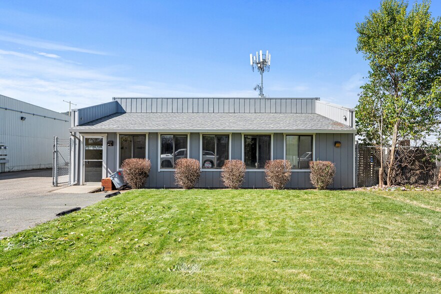 2020 Industry Rd, Ukiah, CA for sale - Building Photo - Image 1 of 11