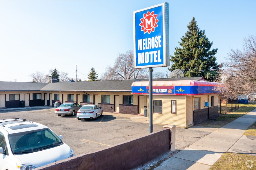 2829 Oakwood Blvd, Melvindale, MI 48122