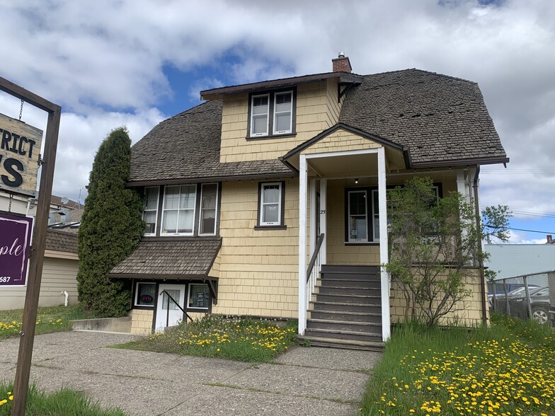 23 3rd Ave ave, Burns Lake, BC for sale - Primary Photo - Image 1 of 5