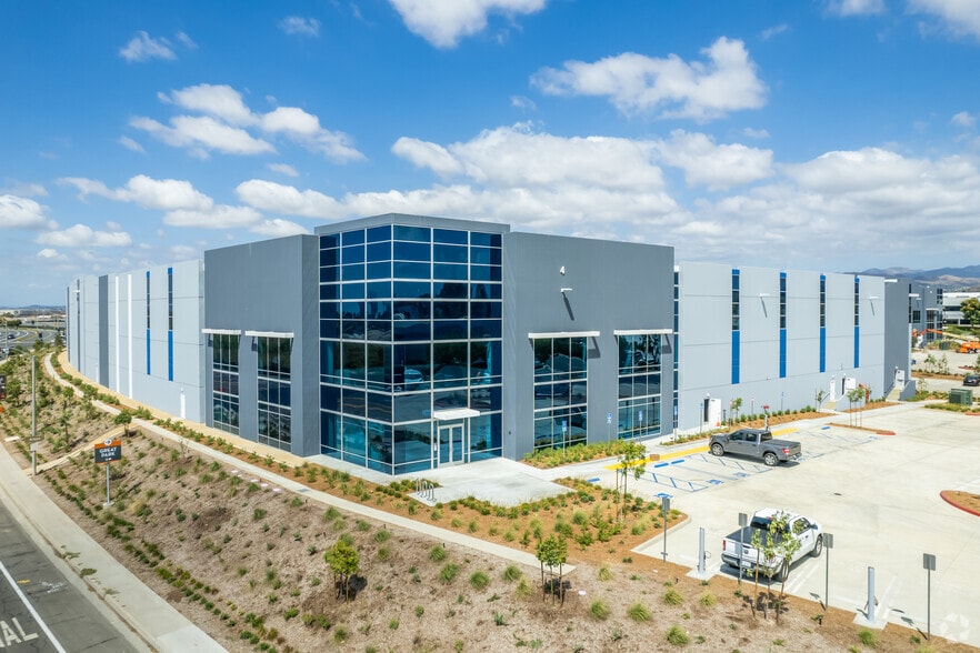 4 Sterling, Irvine, CA for lease - Building Photo - Image 3 of 7