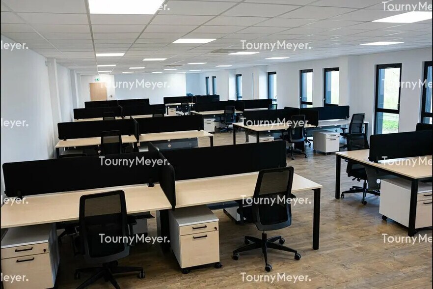 Flex in Thouaré-sur-Loire for sale - Building Photo - Image 3 of 7