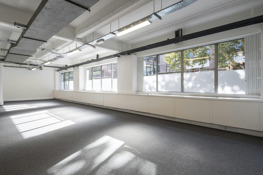 24-26 Baltic St W, London for lease - Building Photo - Image 3 of 20