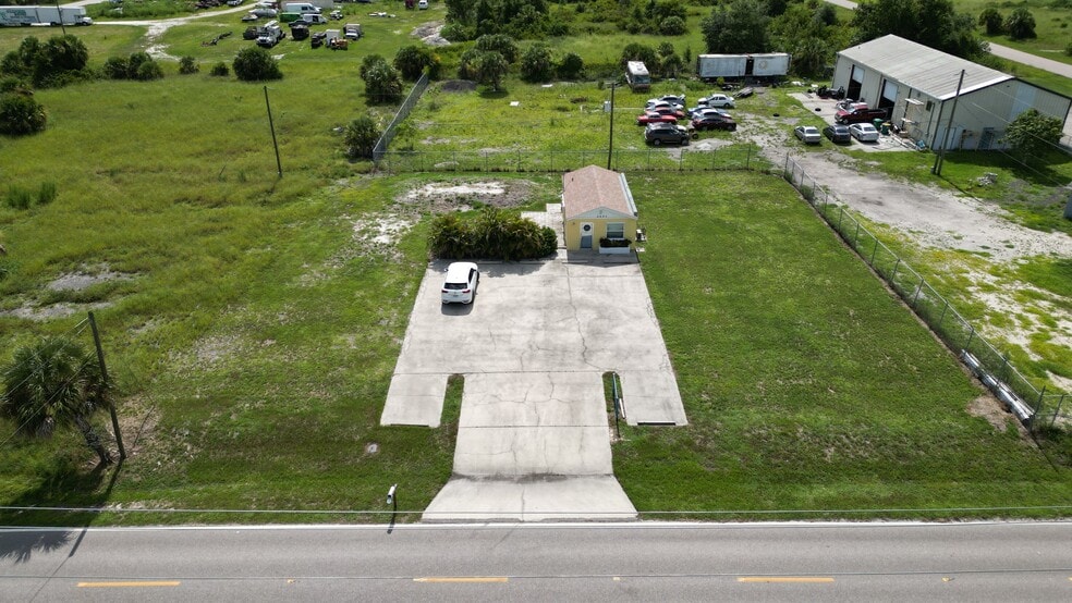 2441-2449 Broadpoint Dr, Punta Gorda, FL for sale - Building Photo - Image 3 of 5