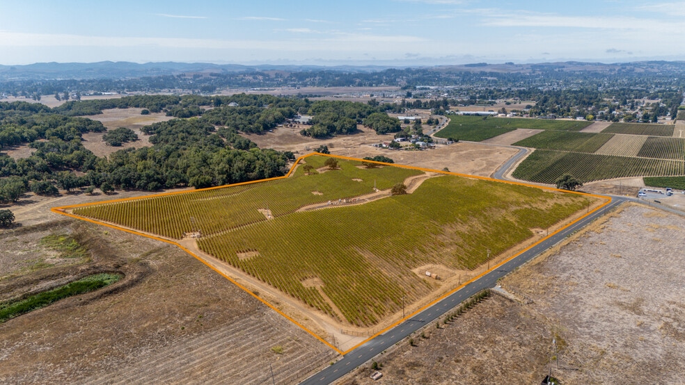 3340 Lichau Rd, Penngrove, CA for sale - Building Photo - Image 2 of 24