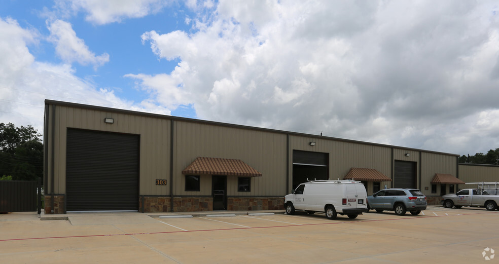 25702 Aldine Westfield Rd, Spring, TX for lease - Building Photo - Image 1 of 1