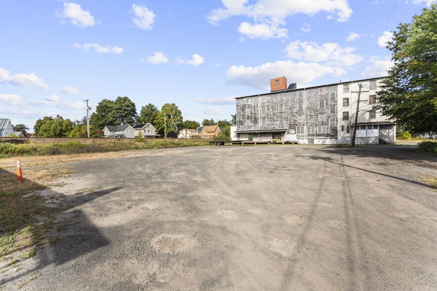 Clark St Industrial Portfolio portfolio of 3 properties for sale on LoopNet.com - Building Photo - Image 3 of 16