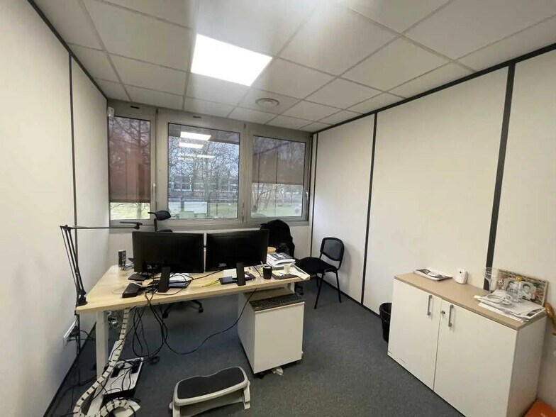 Office in Bruges for lease - Interior Photo - Image 2 of 4