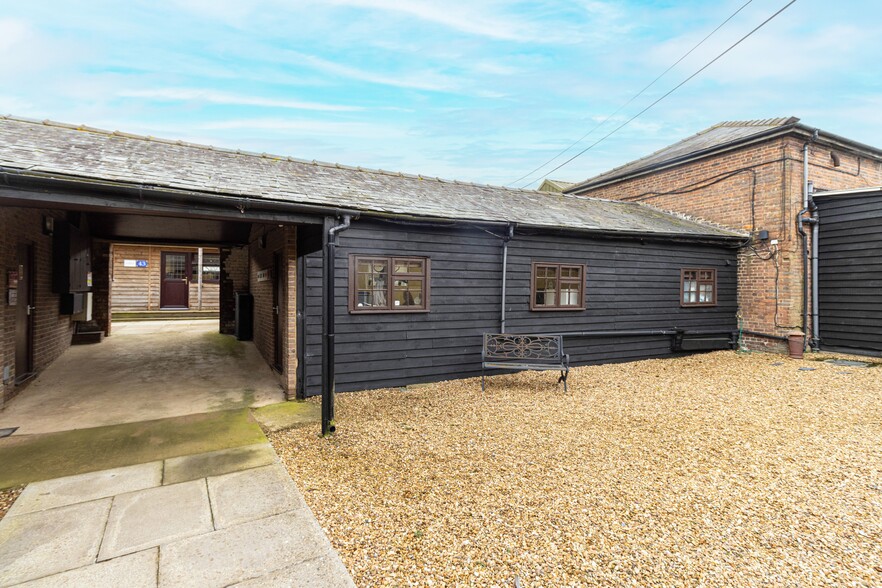 Thrales End Ln, Harpenden for lease - Building Photo - Image 3 of 4