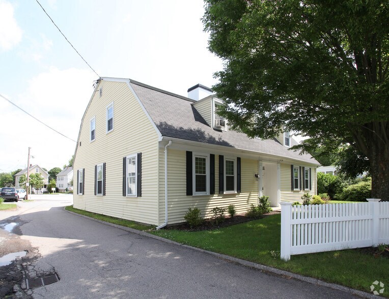 41 E Main St, Mystic, CT 06355