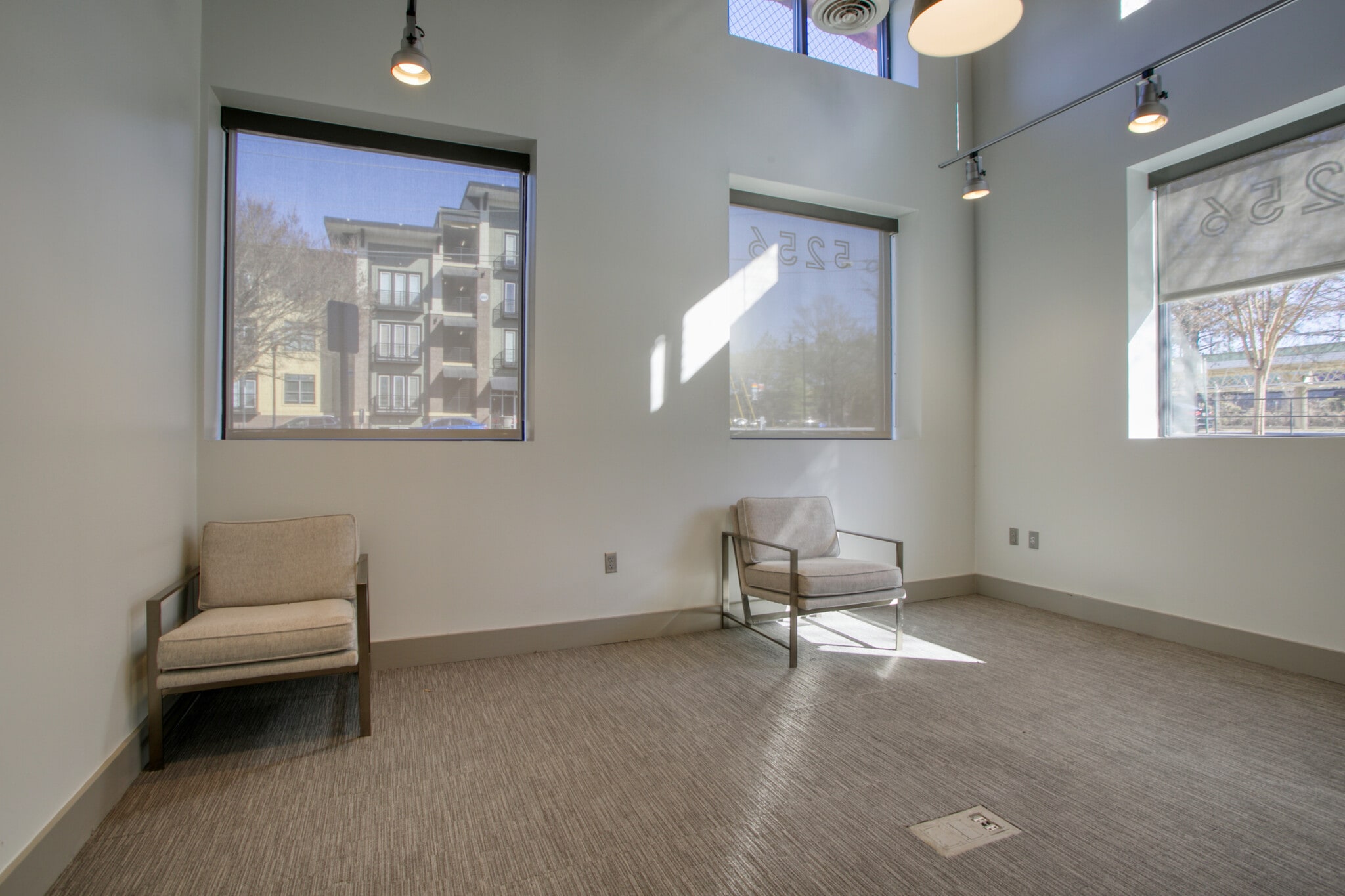 5256 Peachtree Rd, Atlanta, GA for lease Building Photo- Image 1 of 3