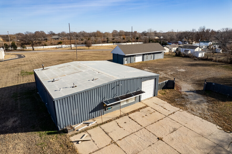 2 Flex Buildings With Yard In Haysville portfolio of 2 properties for sale on LoopNet.com - Building Photo - Image 1 of 17