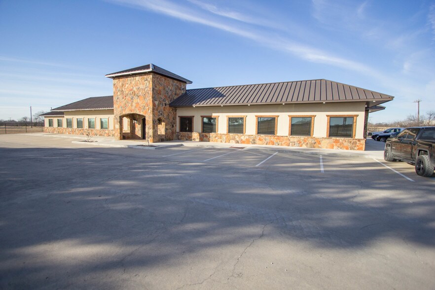 807 N. I-35 West Front Rd, Valley View, TX for sale - Primary Photo - Image 1 of 1