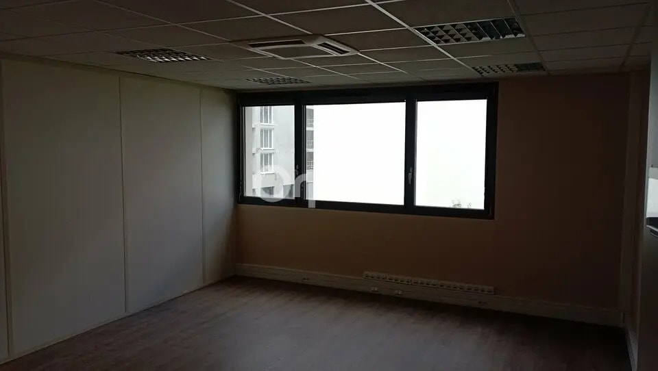 Office in Reims for lease - Building Photo - Image 3 of 5