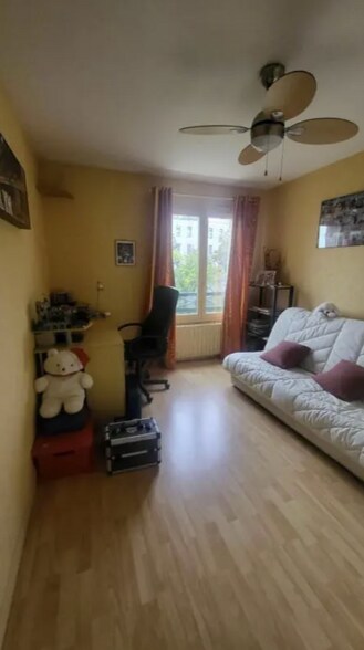 Retail in Saint-Ouen-l'Aumône for sale - Interior Photo - Image 3 of 4