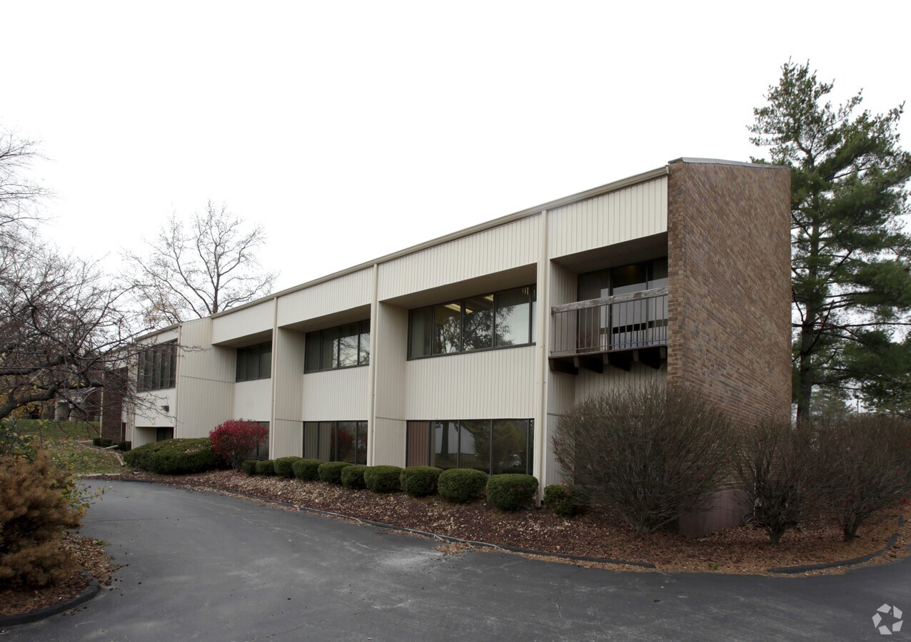 3466 Bridgeland Dr, Bridgeton, MO 63044