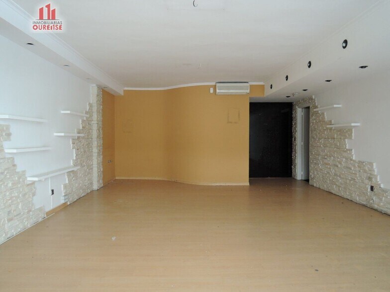 Retail in Ourense for lease - Building Photo - Image 2 of 12