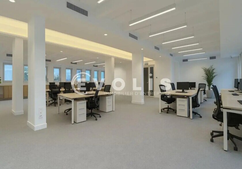 Office in Paris for lease - Interior Photo - Image 3 of 6