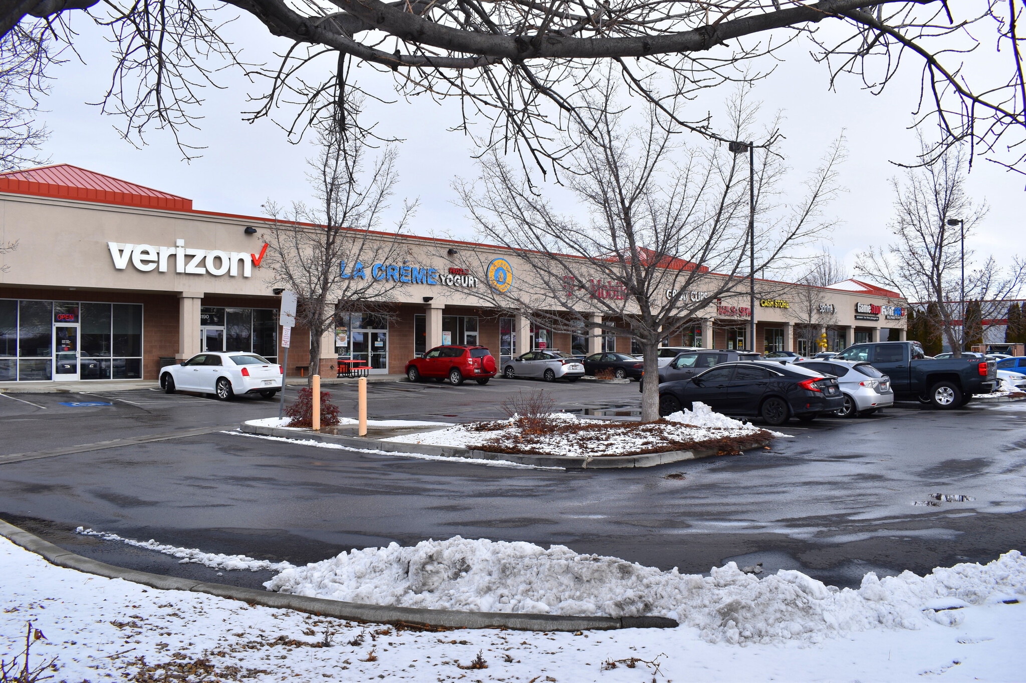 8162-8186 W Overland Rd, Boise, ID for lease Primary Photo- Image 1 of 4