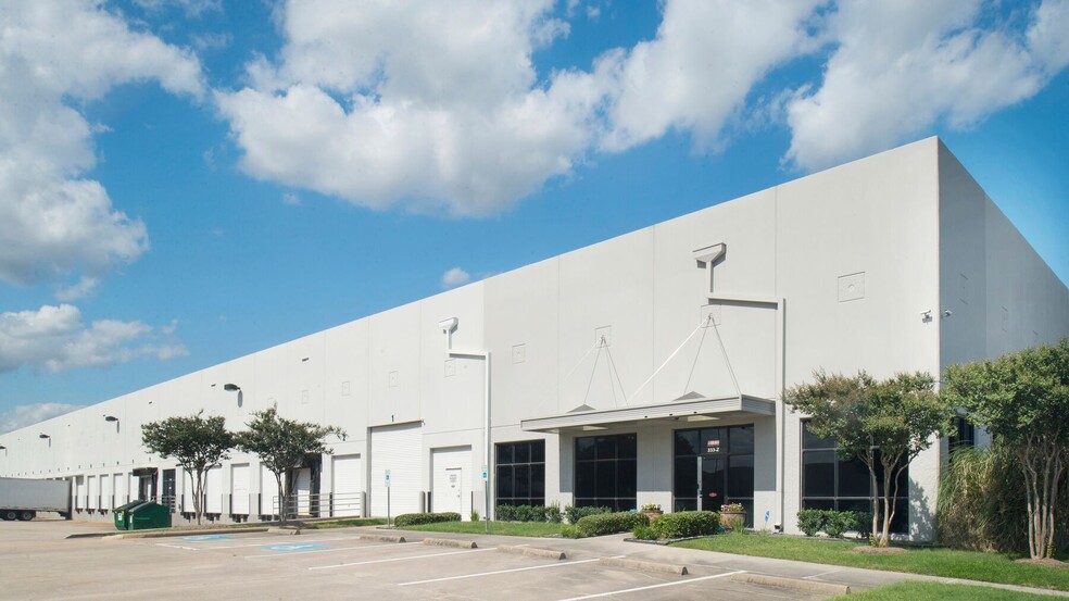 100 Northpark Central Dr, Houston, TX for lease - Primary Photo - Image 1 of 18