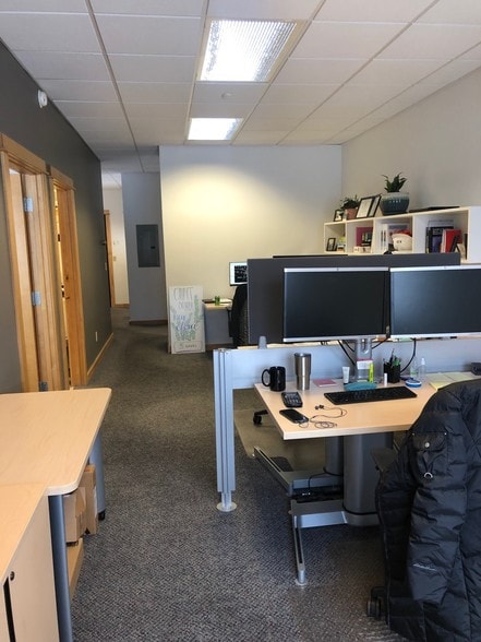 682 S Ferguson Ave, Bozeman, MT for sale - Interior Photo - Image 2 of 18