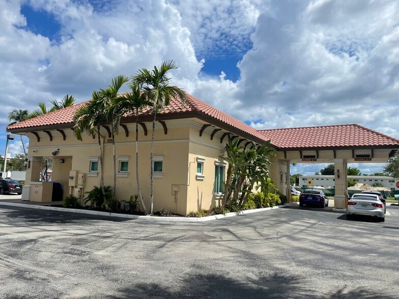 2521 E Commercial Blvd, Fort Lauderdale, FL for sale - Building Photo - Image 2 of 4