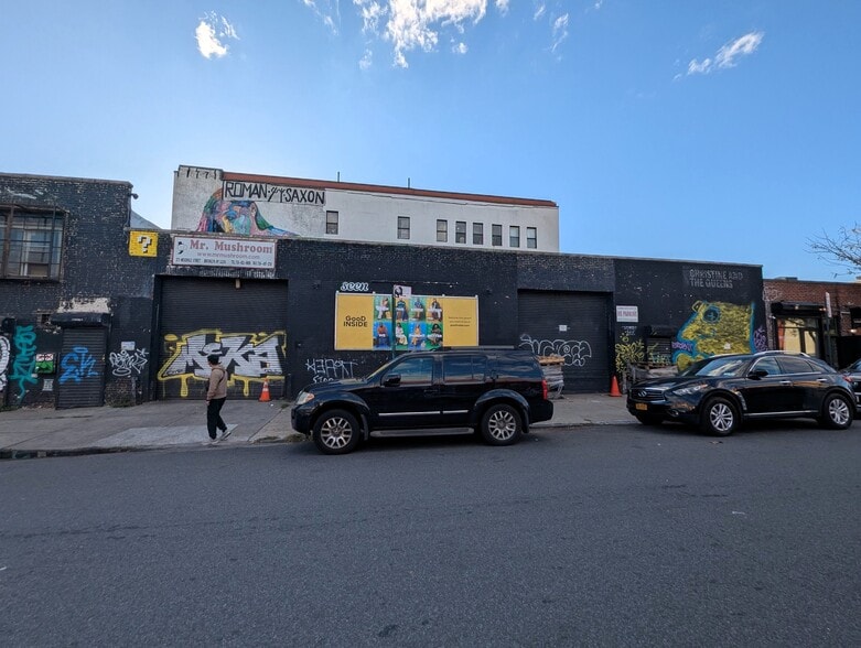 273 Meserole St, Brooklyn, NY for lease - Building Photo - Image 2 of 5