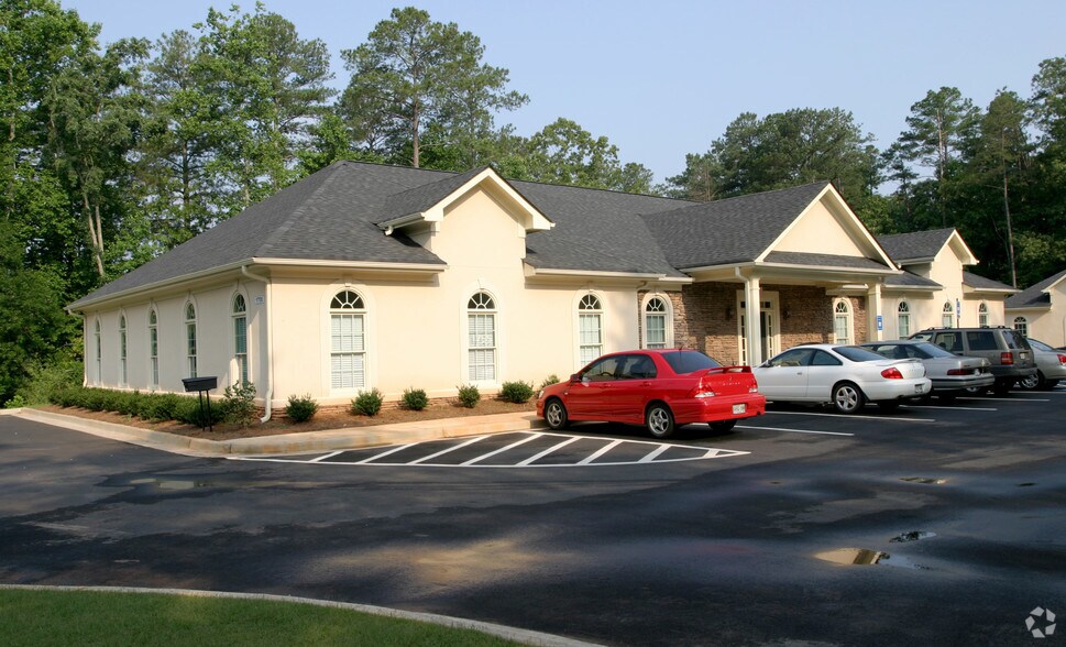 1755 Woodstock Rd, Roswell, GA 30075