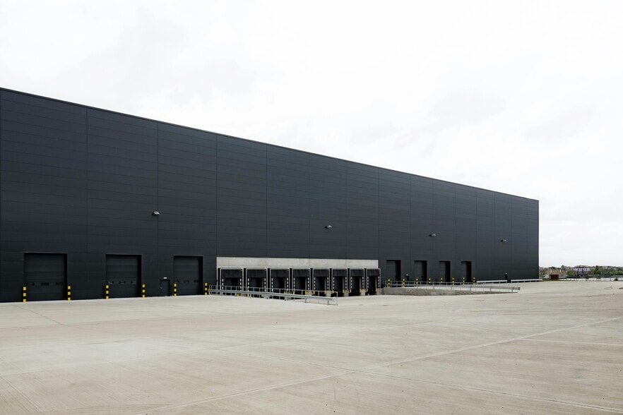 Coldharbour Ln, Rainham for lease - Building Photo - Image 2 of 13