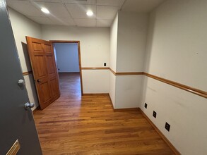 11-25 Middle Neck Rd, Great Neck, NY for lease Interior Photo- Image 1 of 3