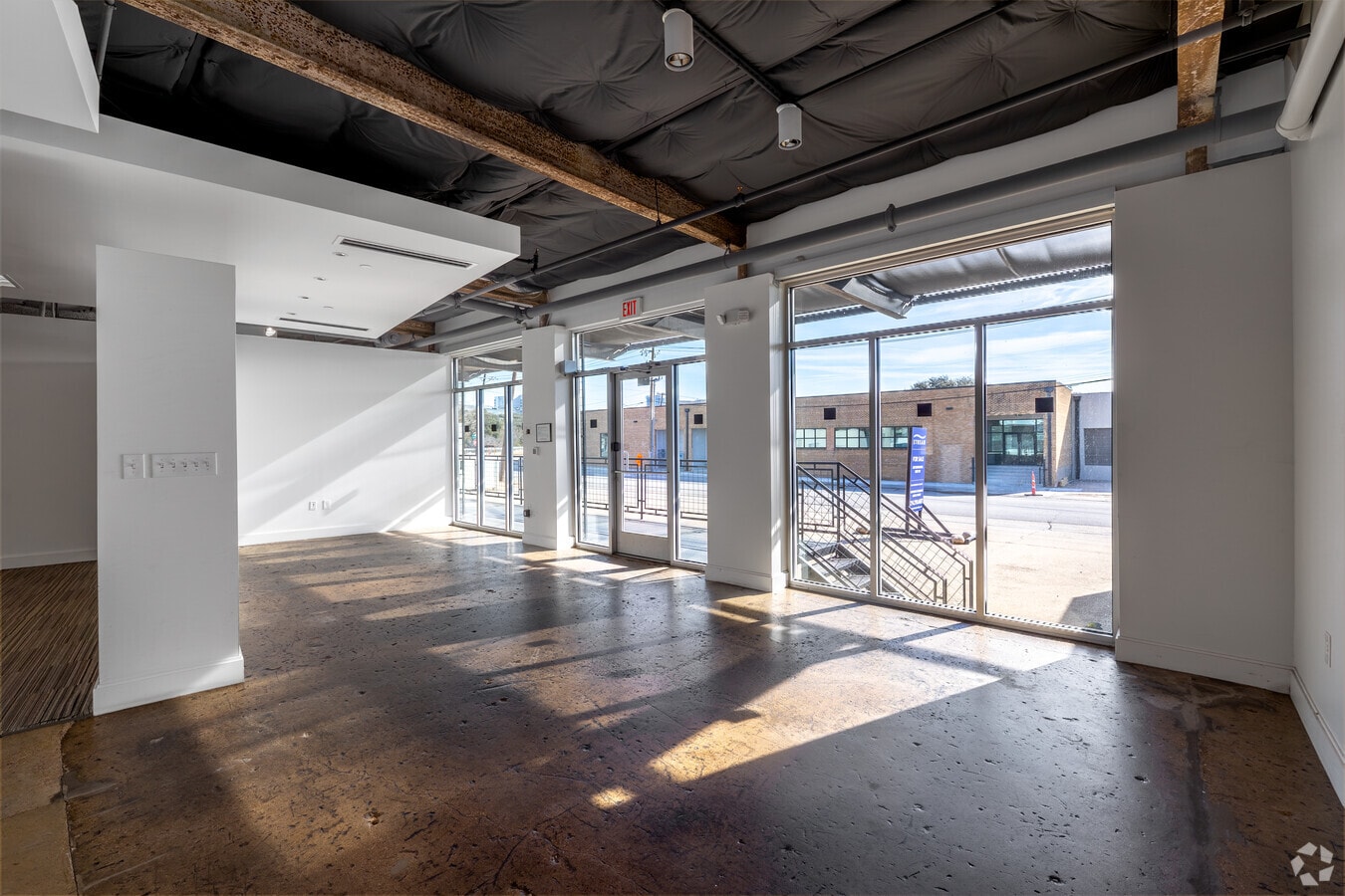 2001 Irving Blvd, Dallas, TX 75207 - Unit 157 - - Interior Photo - Image 2 of 12