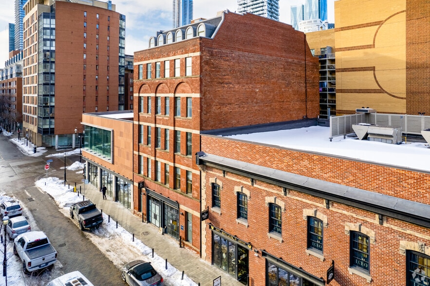 8 Market St, Toronto, ON for lease - Building Photo - Image 2 of 3