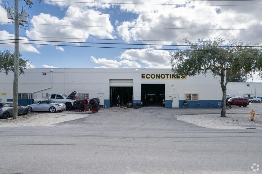 7005-7145 NW 41 St, Miami, FL for lease - Building Photo - Image 3 of 7