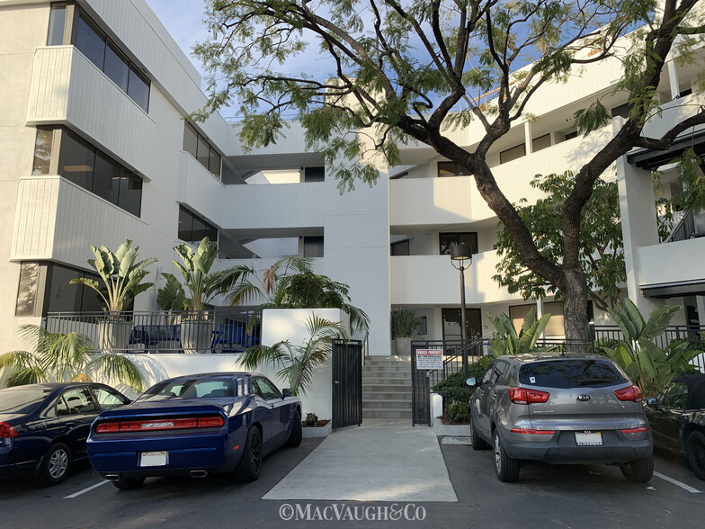 650 Sierra Madre Villa Ave, Pasadena, CA for lease - Building Photo - Image 2 of 27