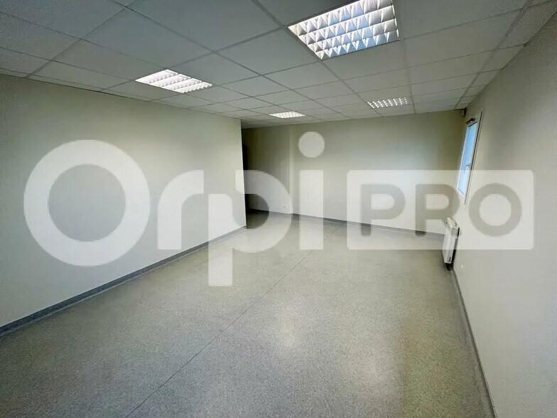 Office in Gometz-le-Châtel for lease - Interior Photo - Image 2 of 4