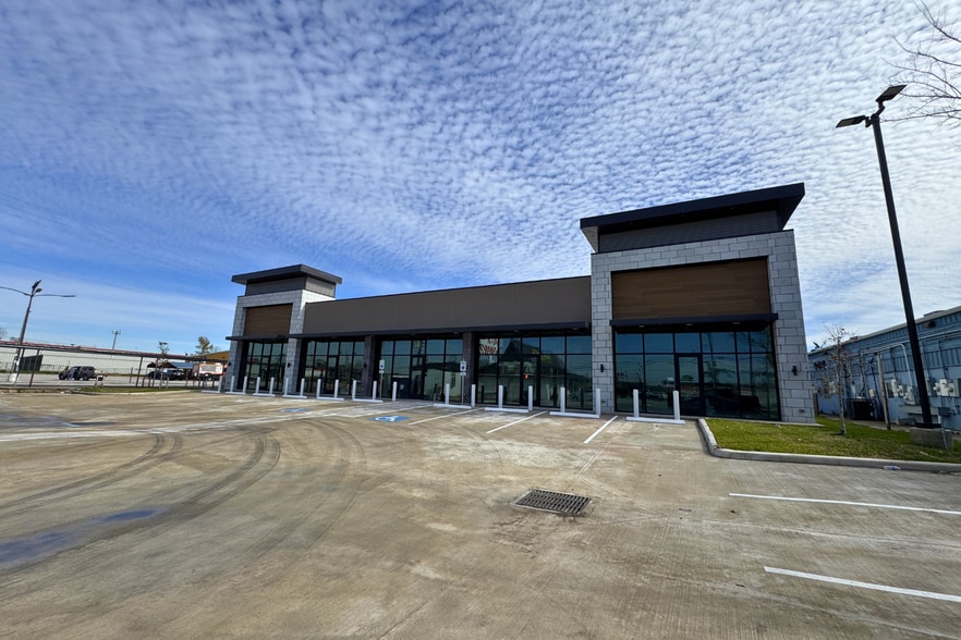 851 Federal Rd, Houston, TX for lease - Building Photo - Image 3 of 11