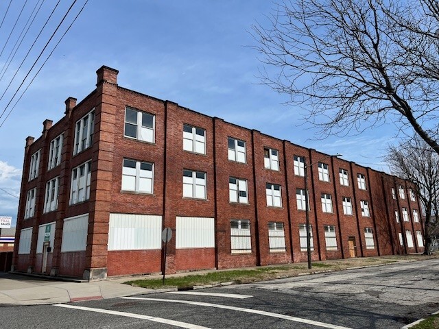 2181 E 55th St, Cleveland, OH for sale - Building Photo - Image 2 of 7