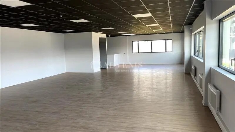 Flex in Courtry for lease - Building Photo - Image 3 of 6