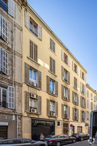 Retail in Marseille for lease - Building Photo - Image 2 of 2