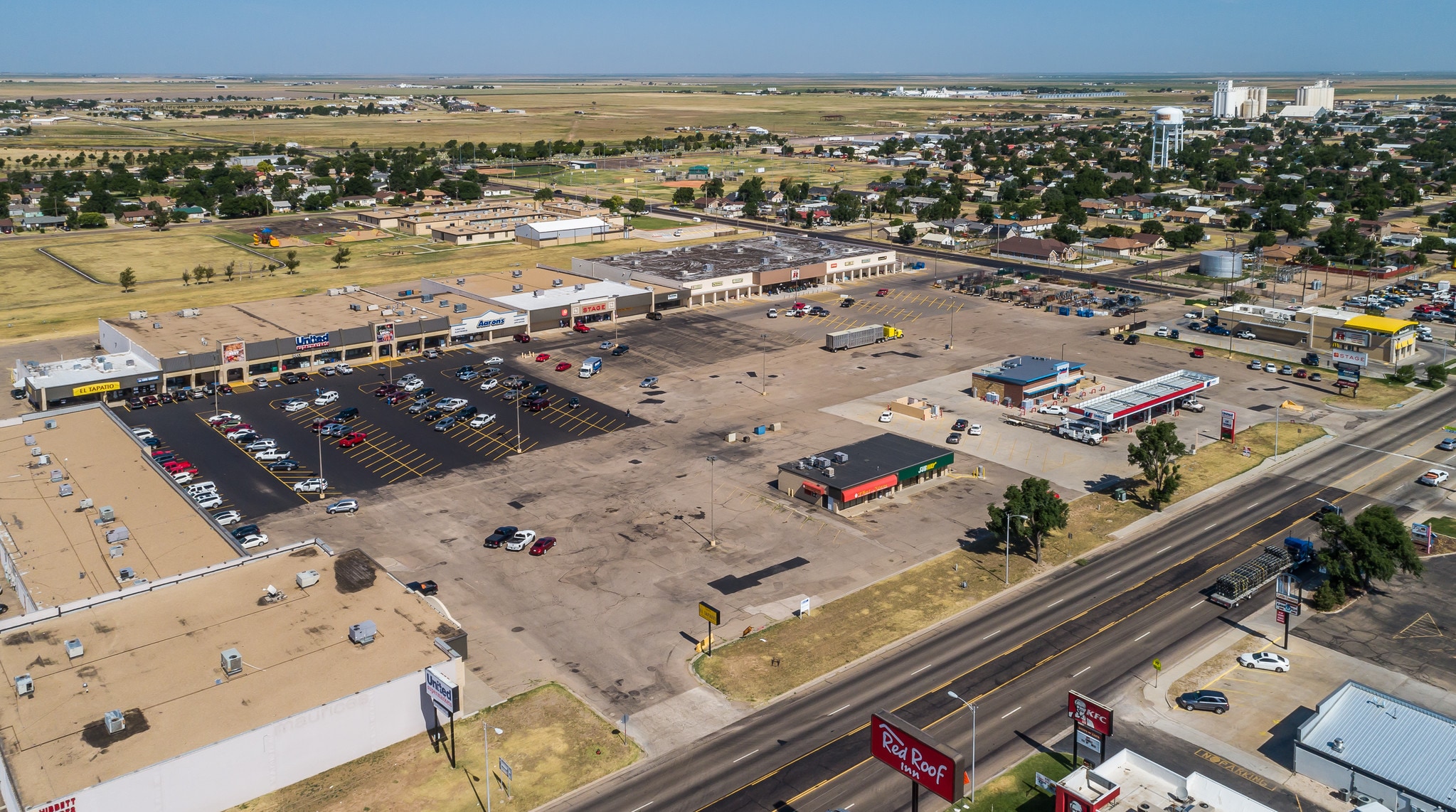 1400 S Dumas Ave, Dumas, TX 79029 Guylane Plaza