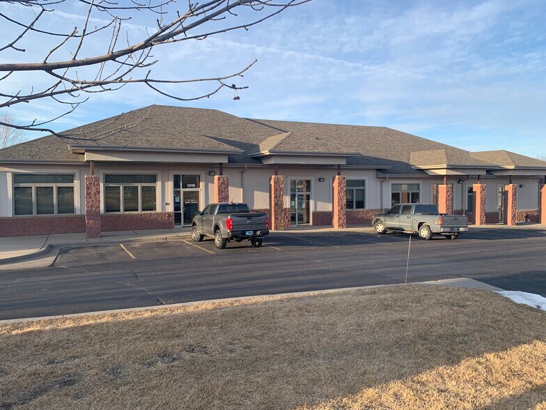 5001-5015 S Bur Oak Pl, Sioux Falls, SD for sale - Building Photo - Image 1 of 1