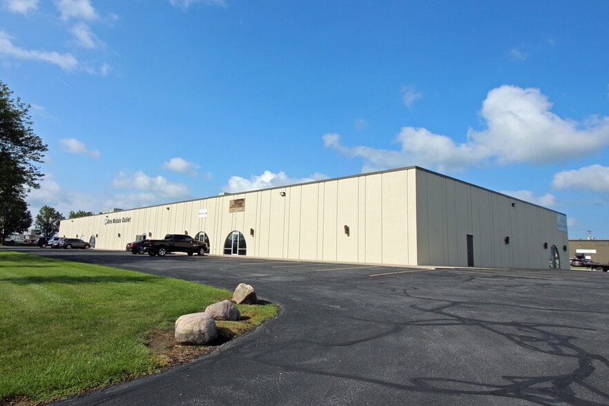 5121-5125 Executive Blvd, Fort Wayne, IN for lease - Building Photo - Image 1 of 16