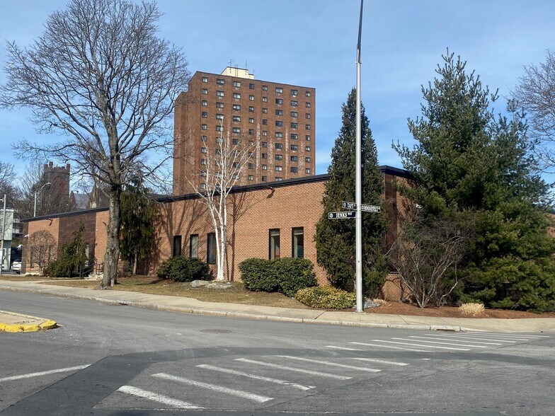 24 Pleasant St, Pawtucket, RI 02860 100 Leased Investment Opportunity