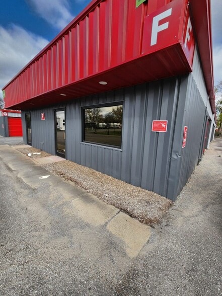 813 N Broadway, Portland, TN for lease - Building Photo - Image 3 of 13