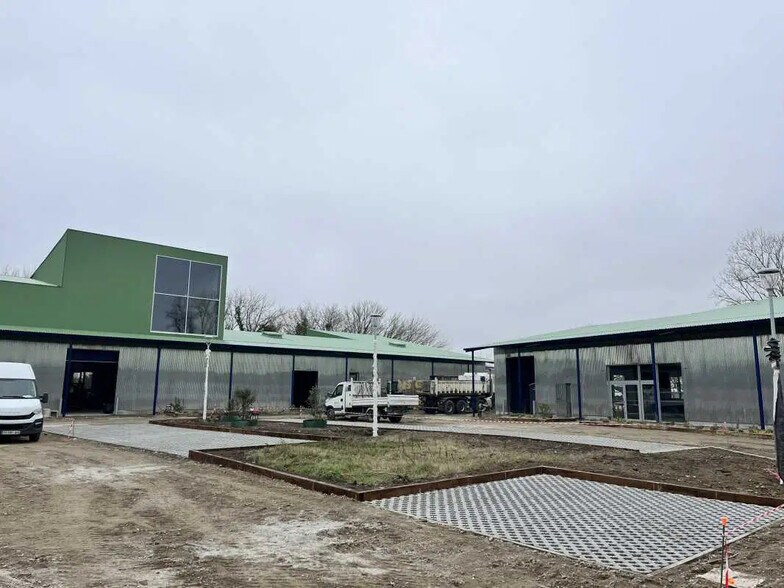 Flex in Le Bouscat for sale - Building Photo - Image 2 of 11