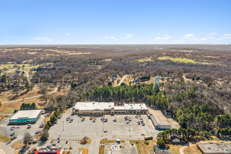 1075 Franklin Springs St, Royston, GA 30662 TriCounty Plaza